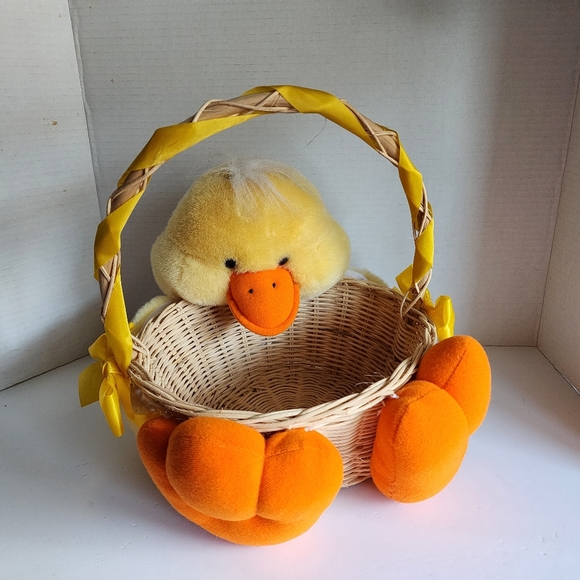 Vintage 1990s Dayton Hudson Plush Chick Wicker Easter Basket - Picture 1 of 10